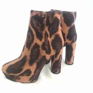 New without tags: Gorgeous Leopard Boots!